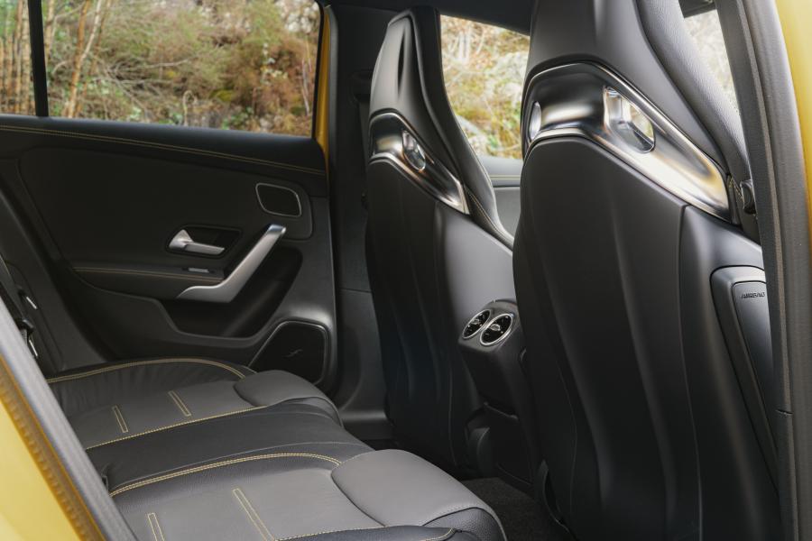 Интерьер Mercedes-AMG A45 S 4Matic+ Aerodynamic Package (W177) 2019 года  (UK) (фото 22 из 68)